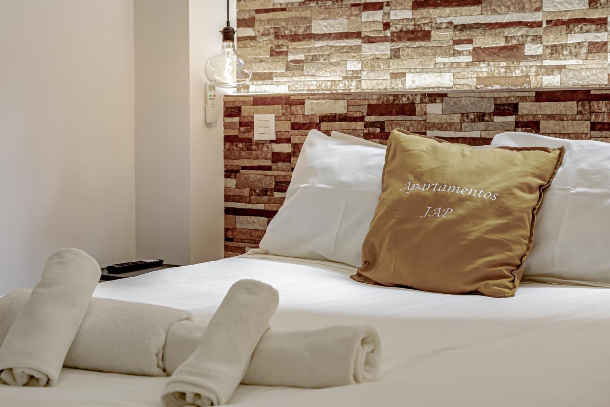 Apartamentos Santiago Cordero Madrid Bagian luar foto